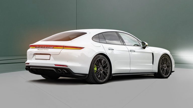 New 2024 Porsche Panamera: first images